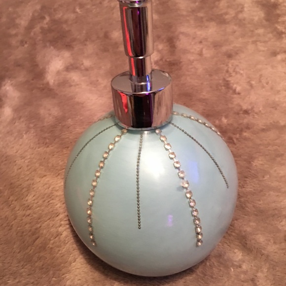 Soap or lotion dispenser. Blue with rhinestone detail. - Picture 6 of 9